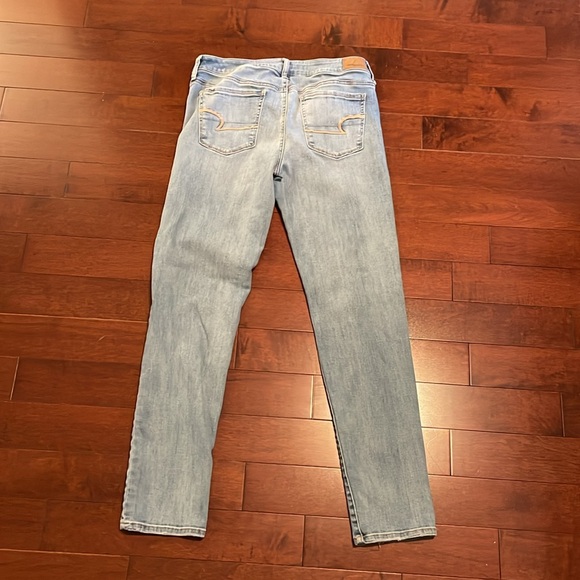 American Eagle mid rise skinny light wash & light distress 92% cotton Sz 10 R - Picture 3 of 7
